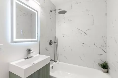 Bath - 1096 Valencia Way, Pacifica, CA 94044 photo 3 of 3