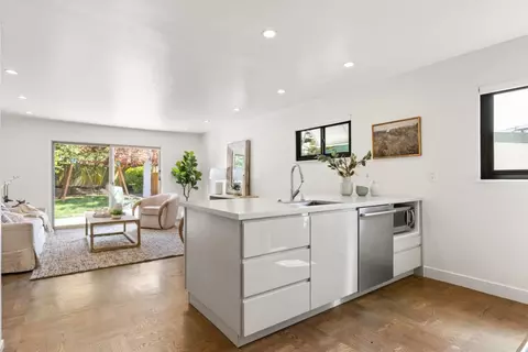 Kitchen - 1096 Valencia Way, Pacifica, CA 94044 photo 8 of 9