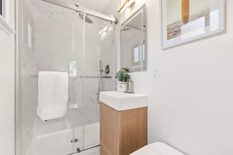 Bath - 1096 Valencia Way, Pacifica, CA 94044 photo 1 of 3