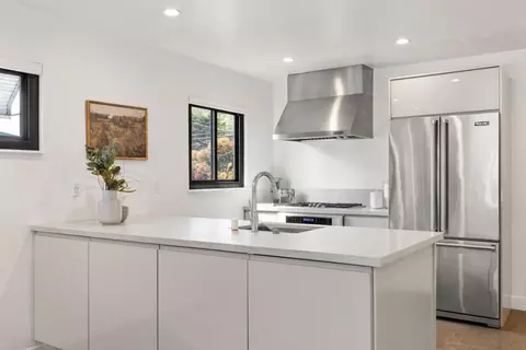 Kitchen - 1096 Valencia Way, Pacifica, CA 94044 photo 2 of 9