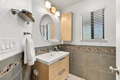 Bath - 1081 N Abbott Ave, Milpitas, CA 95035 photo 3 of 4