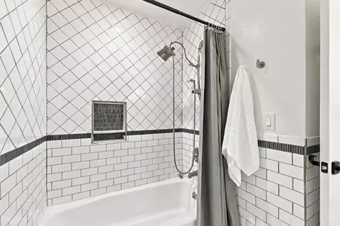 Bath - 1081 N Abbott Ave, Milpitas, CA 95035 photo 2 of 4