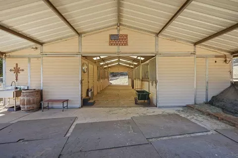 Entry Way - 6755 Langley Canyon Rd, Salinas, CA 93907 photo 6 of 7