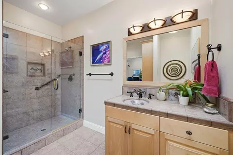 Bath - 6755 Langley Canyon Rd, Salinas, CA 93907 photo 2 of 3