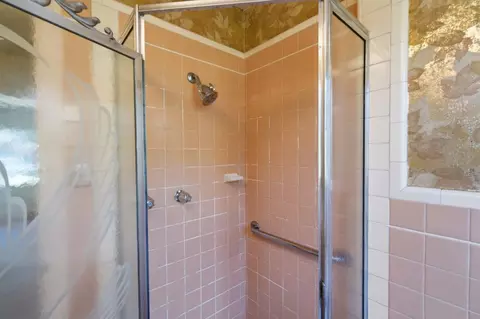 Bath - 720 Hacienda Way, Millbrae, CA 94030 photo 2 of 4