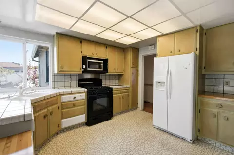 Kitchen - 720 Hacienda Way, Millbrae, CA 94030 photo 1 of 2