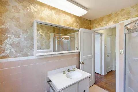 Bath - 720 Hacienda Way, Millbrae, CA 94030 photo 4 of 4