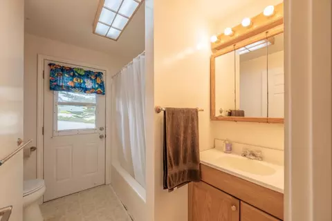 Bath - 25655 Ryan Pl, Carmel, CA 93923 photo 2 of 2