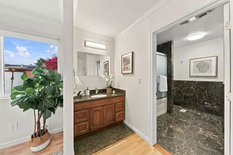 Bath - 715 Montezuma Dr, Pacifica, CA 94044 photo 1 of 6