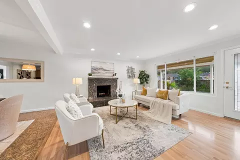 Living - 715 Montezuma Dr, Pacifica, CA 94044 photo 2 of 3