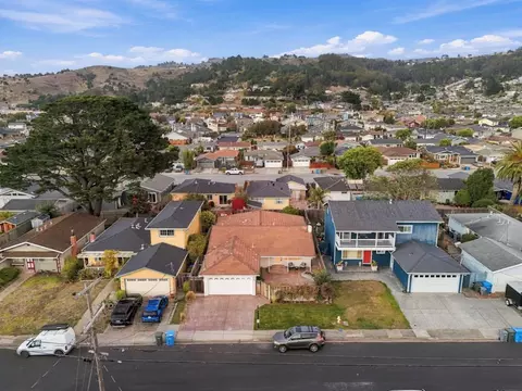 View/Area - 715 Montezuma Dr, Pacifica, CA 94044 photo 5 of 9