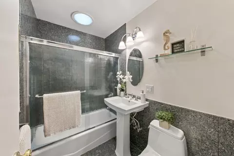 Bath - 715 Montezuma Dr, Pacifica, CA 94044 photo 2 of 6