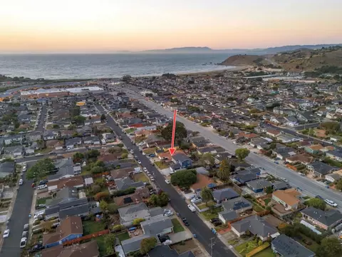 View/Area - 715 Montezuma Dr, Pacifica, CA 94044 photo 2 of 9