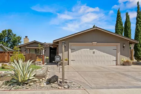 1370 Matador Dr, Hollister, CA 95023