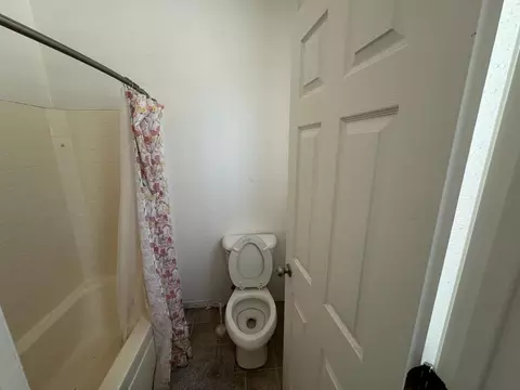 Bath - 1170 E 9th St, Chico, CA 95928 photo 5 of 5