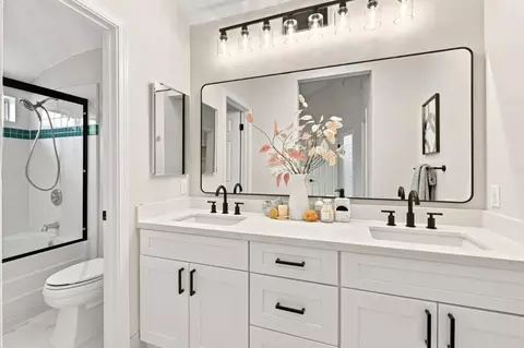 Bath - 7371 Rainbow Dr, Cupertino, CA 95014 photo 2 of 4