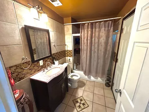 Bath - 1332 Alma Ave, Salinas, CA 93905 photo 3 of 3
