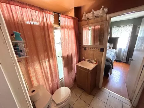 Bath - 1332 Alma Ave, Salinas, CA 93905 photo 1 of 3