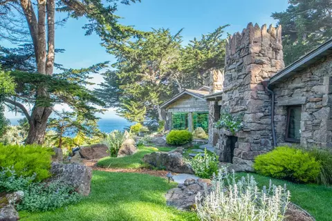 Exterior - 163 5 Spindrift Rd, Carmel, CA 93923 photo 4 of 9
