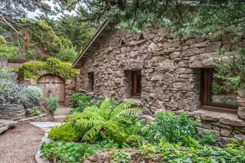 Exterior - 163 5 Spindrift Rd, Carmel, CA 93923 photo 6 of 9