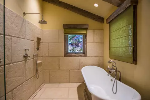 Bath - 163 5 Spindrift Rd, Carmel, CA 93923 photo 2 of 3
