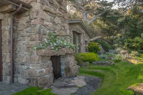 Exterior - 163 5 Spindrift Rd, Carmel, CA 93923 photo 5 of 9