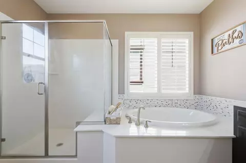 Bath - 1080 Ruby Way, Gilroy, CA 95020 photo 3 of 5