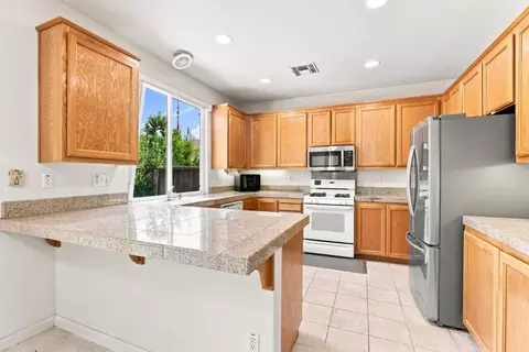 Kitchen - 691 Tulare Ct, Tracy, CA 95304 photo 2 of 4
