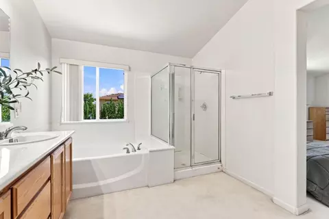 Bath - 691 Tulare Ct, Tracy, CA 95304 photo 2 of 4