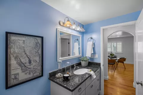 Bath - 537 Larkin St, Monterey, CA 93940 photo 2 of 4