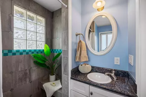 Bath - 537 Larkin St, Monterey, CA 93940 photo 3 of 4