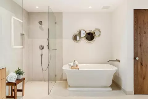Bath - 231 Spindrift Rd, Carmel, CA 93923 photo 2 of 6