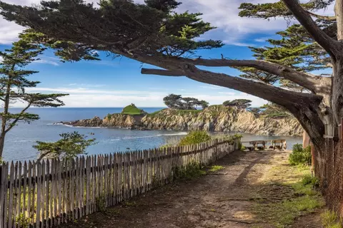 View/Area - 231 Spindrift Rd, Carmel, CA 93923 photo 4 of 8
