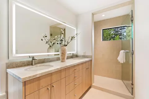 Bath - 231 Spindrift Rd, Carmel, CA 93923 photo 4 of 6