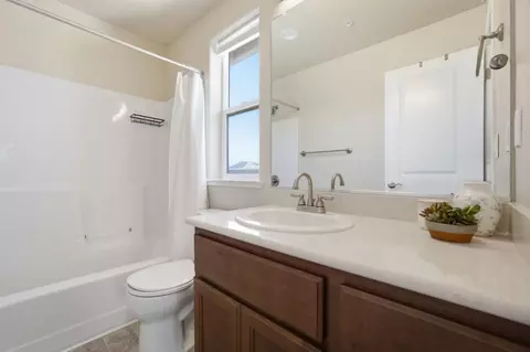 Bath - 458 Liberty Ct, Soledad, CA 93960 photo 1 of 1