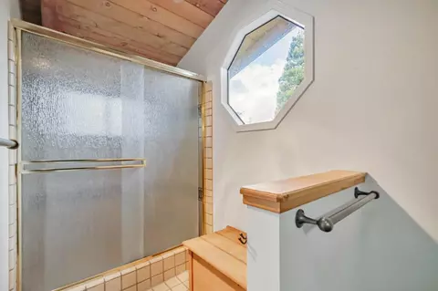 Bath - 135 Seabreeze Pl, Aptos, CA 95003 photo 3 of 3