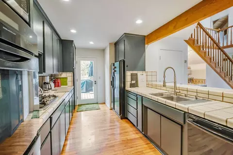 Kitchen - 135 Seabreeze Pl, Aptos, CA 95003 photo 3 of 4