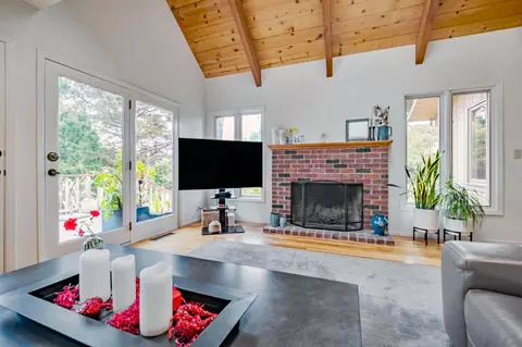 Living - 135 Seabreeze Pl, Aptos, CA 95003 photo 3 of 4