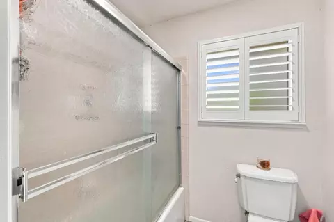 Bath - 925 Ohio Ave, Modesto, CA 95358 photo 2 of 4