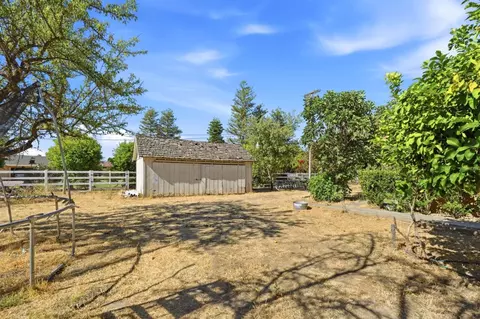 Exterior - 925 Ohio Ave, Modesto, CA 95358 photo 6 of 12
