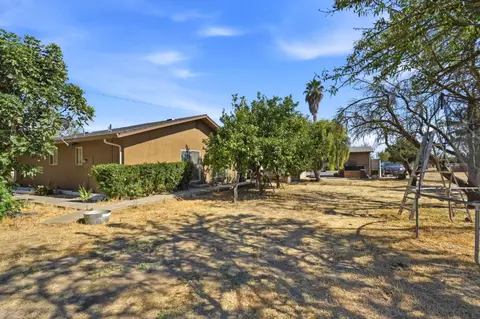 Exterior - 925 Ohio Ave, Modesto, CA 95358 photo 4 of 12