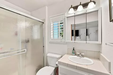 Bath - 925 Ohio Ave, Modesto, CA 95358 photo 3 of 4