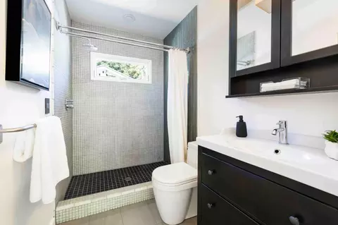 Bath - 1137 Mercy St, Mountain View, CA 94041 photo 3 of 4