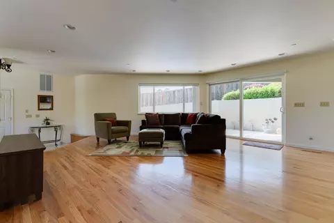 Living - 213 Sand St, Aptos, CA 95003 photo 3 of 4