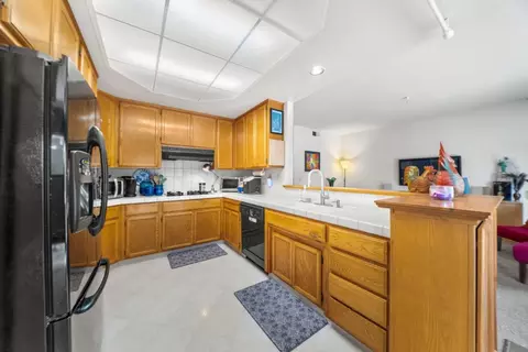 Kitchen - 272 Edgewater Dr, Milpitas, CA 95035 photo 2 of 3