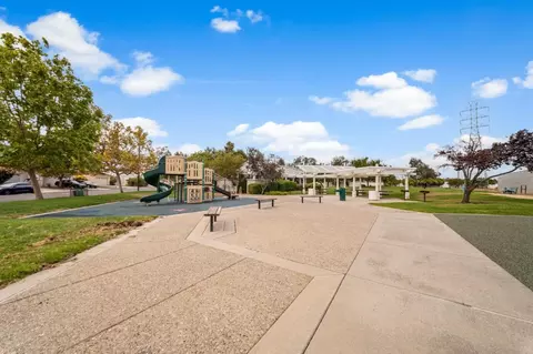 Exterior - 272 Edgewater Dr, Milpitas, CA 95035 photo 10 of 12