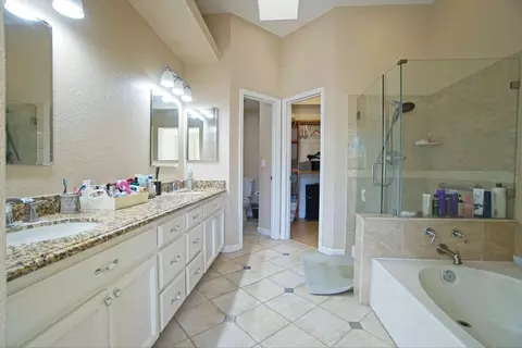 Bath - 4620 Hampton Falls Pl, San Jose, CA 95136 photo 2 of 8
