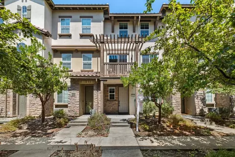 1052 Chamomile Wkwy, San Jose, CA 95133