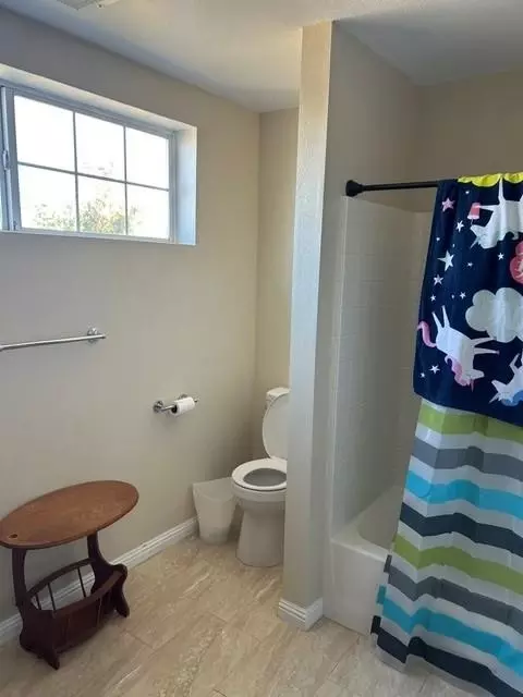 Bath - 527 Canal School Rd, Newman, CA 95360 photo 4 of 4