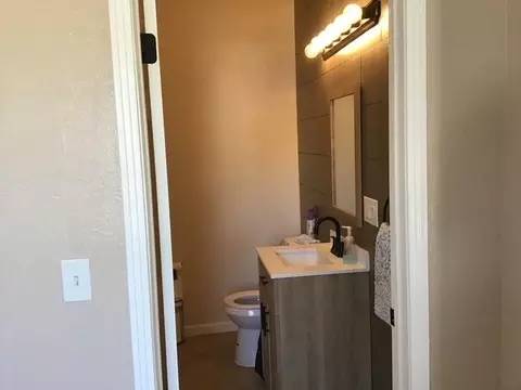 Bath - 527 Canal School Rd, Newman, CA 95360 photo 1 of 4